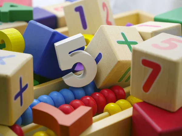 Números de madeira do brinquedo — Fotografia de Stock