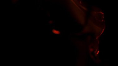 Yanan kağıt, yakın çekim.