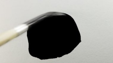 Bir fırça boya.