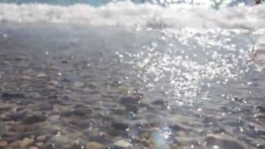 Dalgalar Breaking. Deniz sörf.