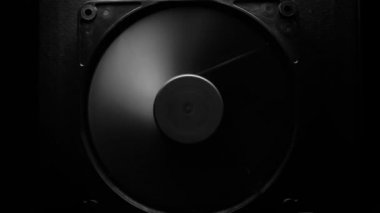 Karanlık bir yüzey arkasında fan türbin