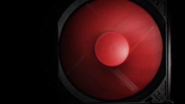 Karanlık bir yüzey arkasında fan türbin