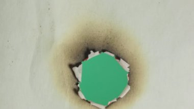 Yanan kağıt. Yeşil ekran.