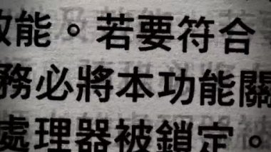 Hiyeroglif bir kağıt üzerinde hareket eder..