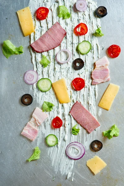 Salata malzemeleri sos ile — Stok fotoğraf