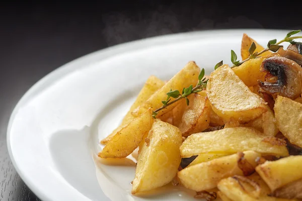 Roasted potatoes with bacon and mushrooms — Stock Photo, Image