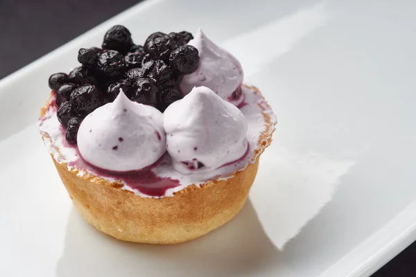Beautiful cream Cupcake dessert with blackberry — Stock Photo, Image