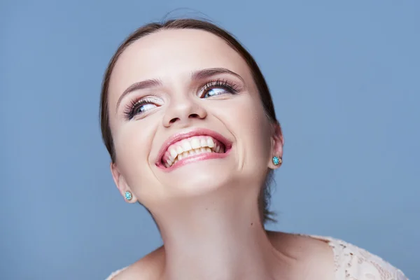 Retrato emocional de una hermosa chica de moda —  Fotos de Stock