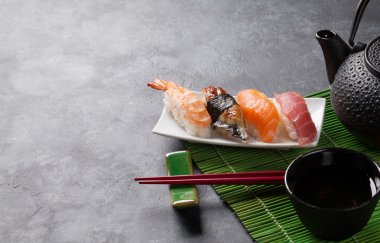 Suşi ve yeşil çay