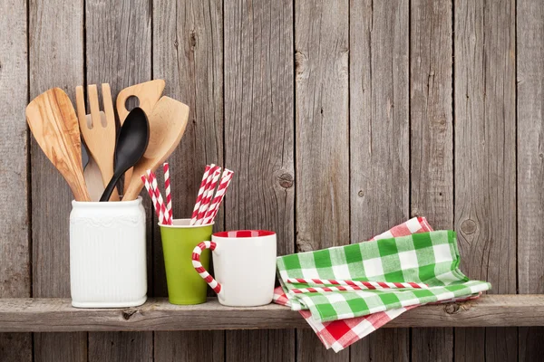 Kitchen utensils on shelf — Stock Photo, Image