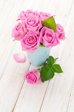Taze bahar pembe gül buketi