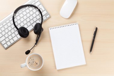 Ofis Masası farklı nesnelerle