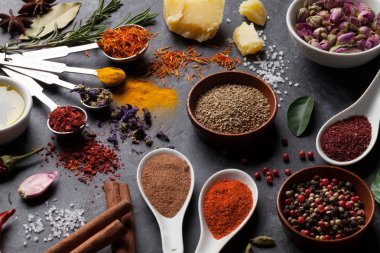 Farklı otlar ve baharatlar