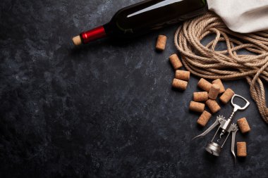 şarap mantarları ve tirbuşon