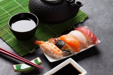 Suşi ve yeşil çay