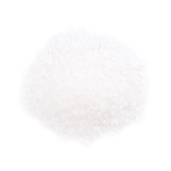 Куча соли на белом
