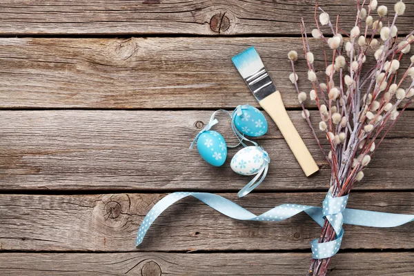 Easter eggs and pussy willow — Stock Photo, Image