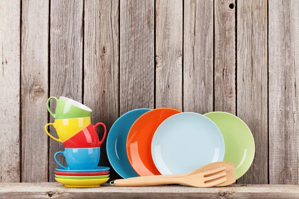 Kitchen utensils on wooden shelf — Stock Photo, Image