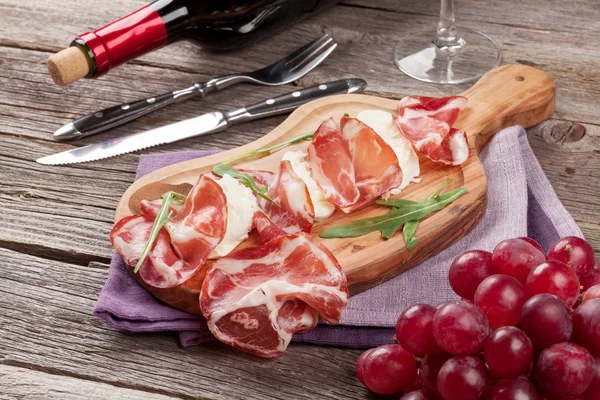 Prosciutto with red wine — Stock Photo, Image