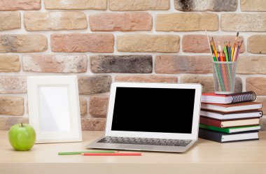 Ofis Resepsiyon işyeri dizüstü bilgisayar ile