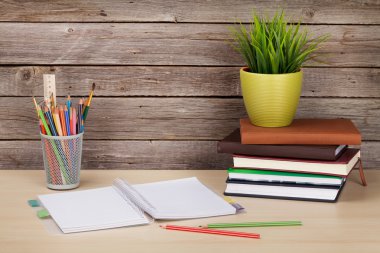 Ofis Resepsiyon çalışma alanı malzemeleri ve bitki ile