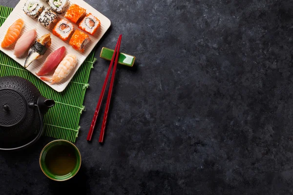 Sushi, maki a zelený čaj — Stock fotografie