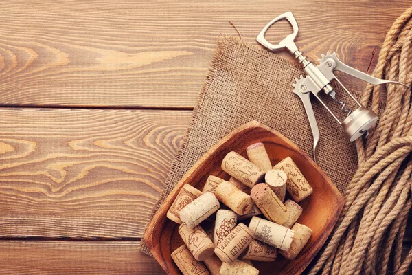 Wine corks and corkscrew — Stock Photo, Image