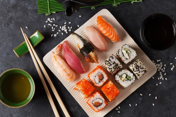 Set of sushi, maki and green tea — Stock Photo, Image