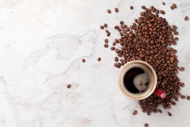 Kahve fincanı ve fasulye
