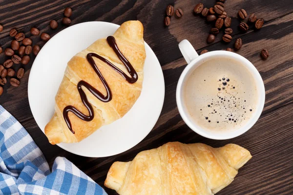 Fresh croissants and coffee — Stock Photo, Image