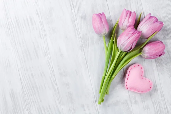 Taze Pembe Lale çiçek ve kalp — Stok fotoğraf