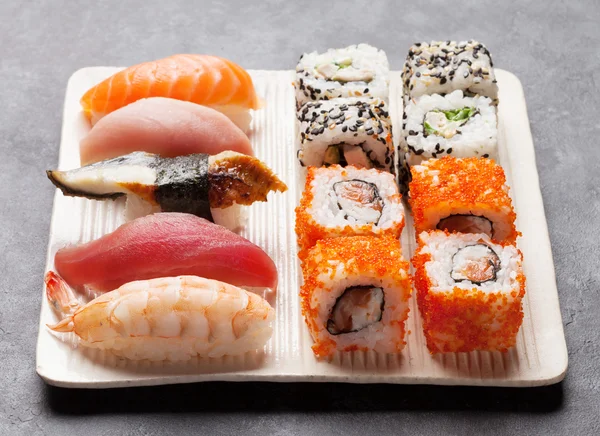Set di sushi e maki roll — Foto Stock