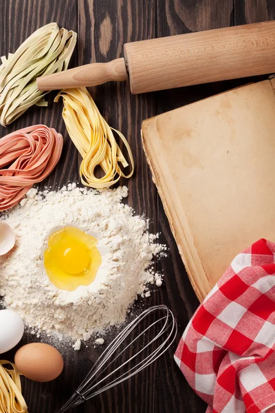 Hemlagad pasta matlagning — Stockfoto