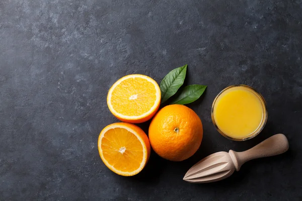 Oranges et jus de verre — Photo