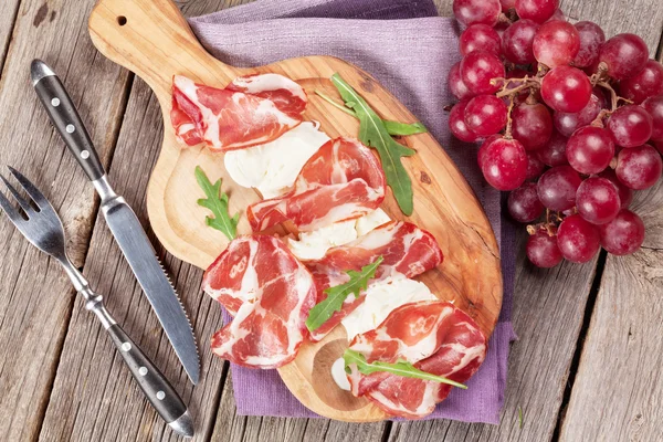 Prosciutto and mozzarella on board — Stock Photo, Image