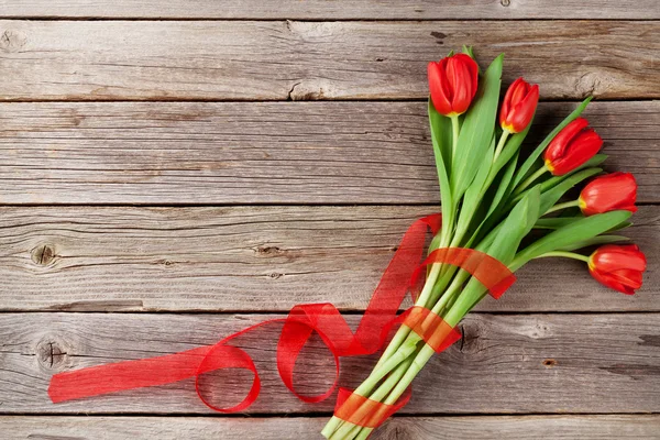 Ramo de tulipanes rojos —  Fotos de Stock