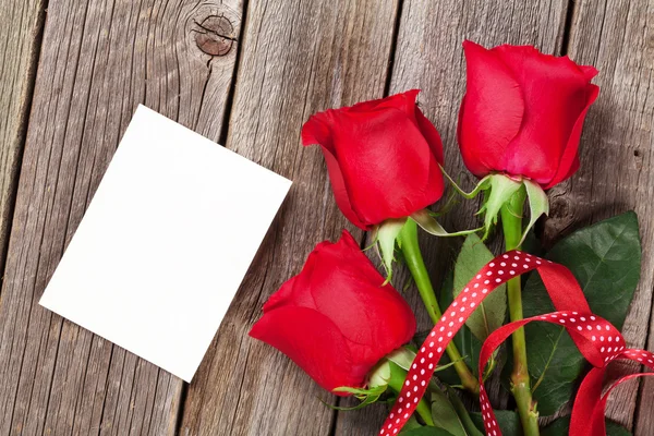 Dia dos Namorados rosas e moldura da foto — Fotografia de Stock