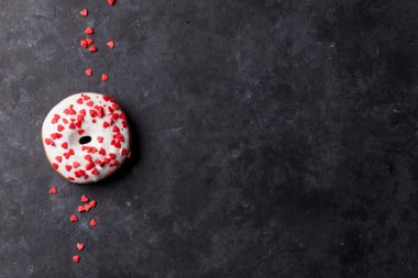 Kalp şeklinde dekor ile çörek