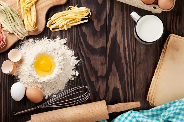 Huisgemaakte pasta koken — Stockfoto