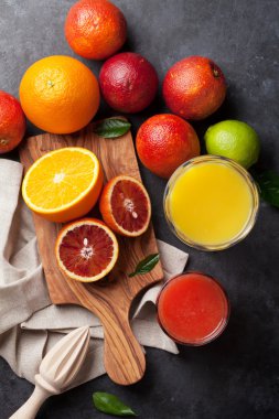 Taze turuncu ve suyu