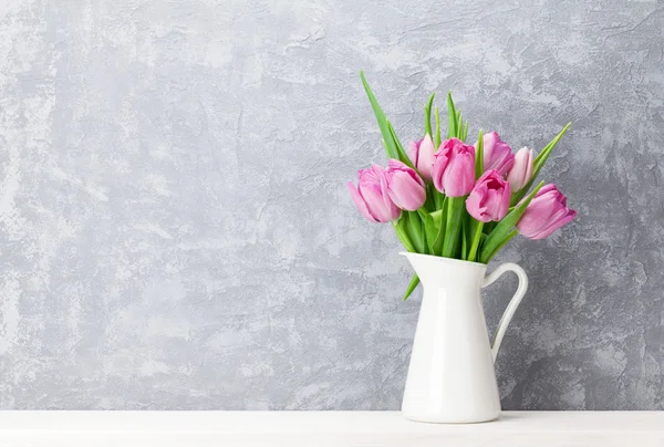 Buquê de flores de tulipa rosa fresco — Fotografia de Stock