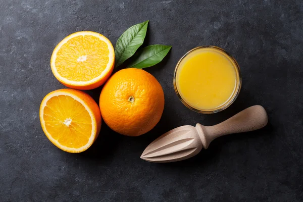 Oranges et jus de verre — Photo