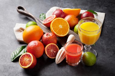 Taze turuncu ve suyu