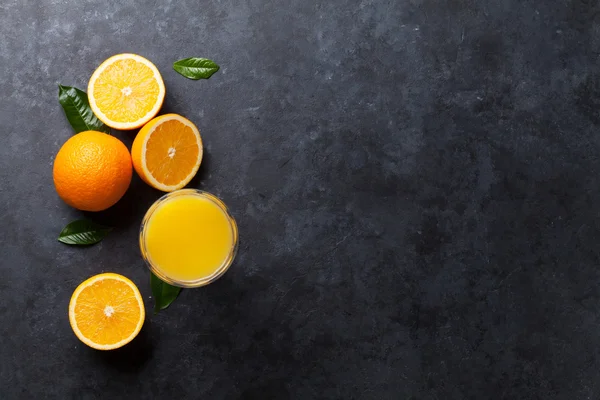 Taze turuncu meyve ve meyve suyu — Stok fotoğraf
