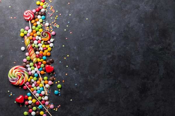 화려한 사탕과 막대 사탕 — 스톡 사진