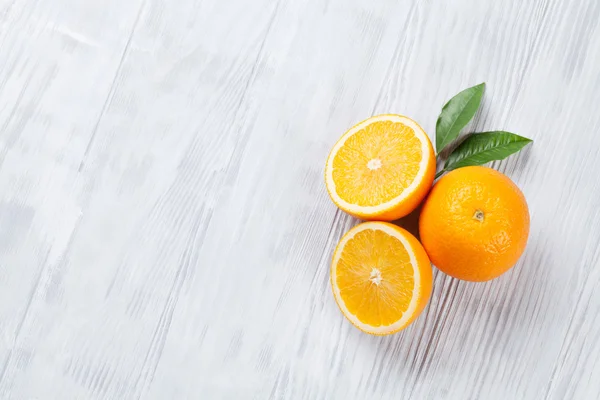 Čerstvé zralé pomeranče — Stock fotografie