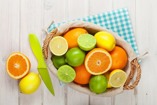 Portakal, limon ve limon — Stok fotoğraf