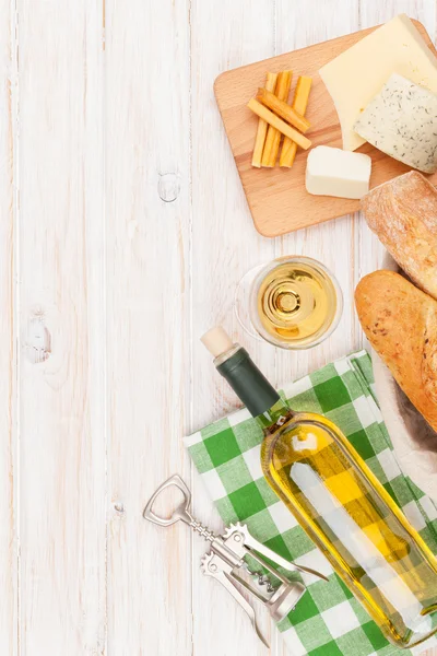 Wino, sery i chleb — Zdjęcie stockowe
