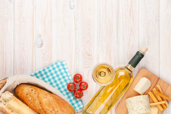 Wine, cheese and bread — Stock Photo, Image