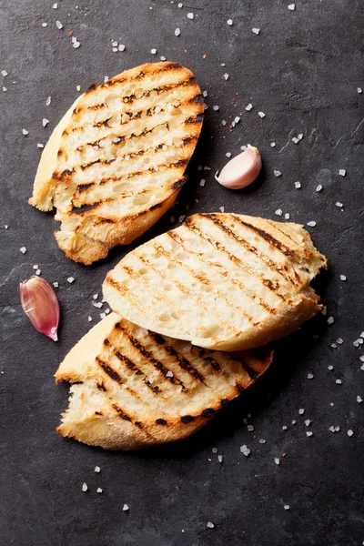 Pan tostado con sal y ajo —  Fotos de Stock